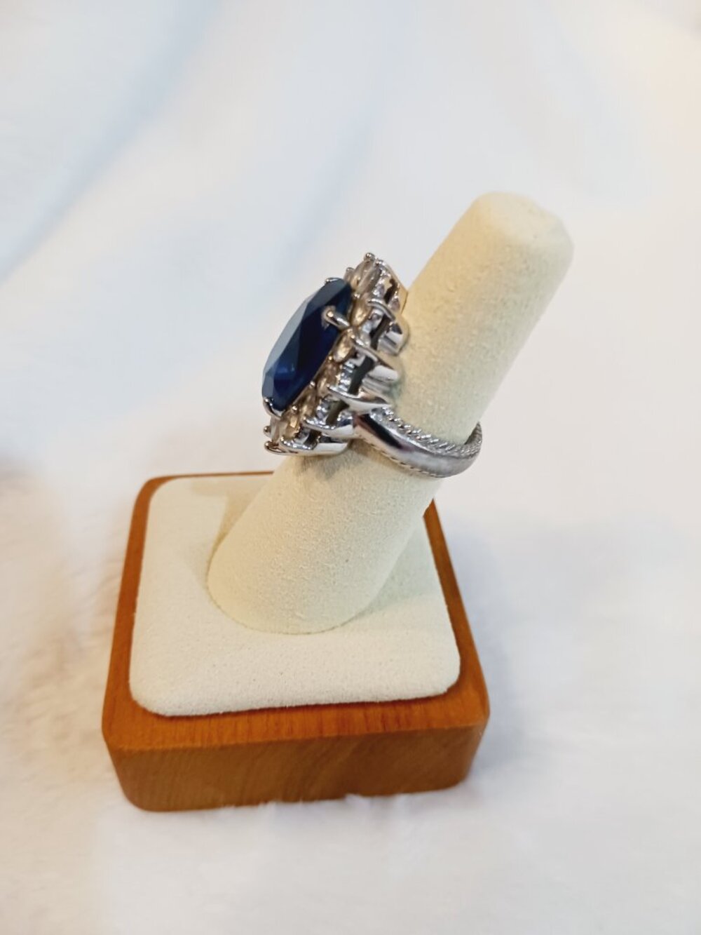 Kenneth Jay Lane Blue and White Halo Statement Ring - Picture 3 of 16